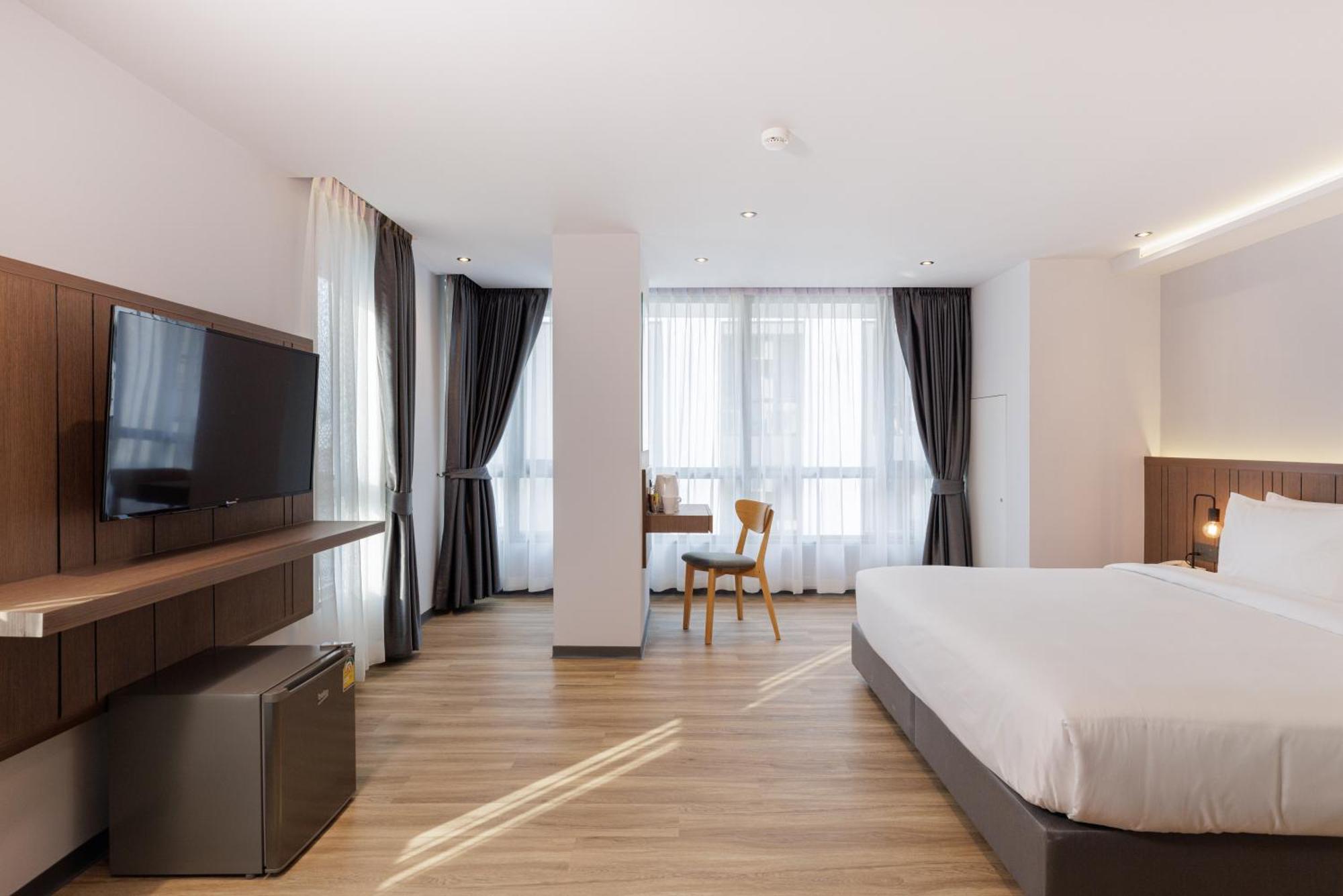 Pure Eleven Hotel Bangkok Makkasan Extérieur photo